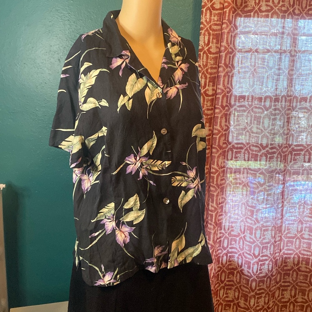 Tommy Bahama women’s large black with floral print